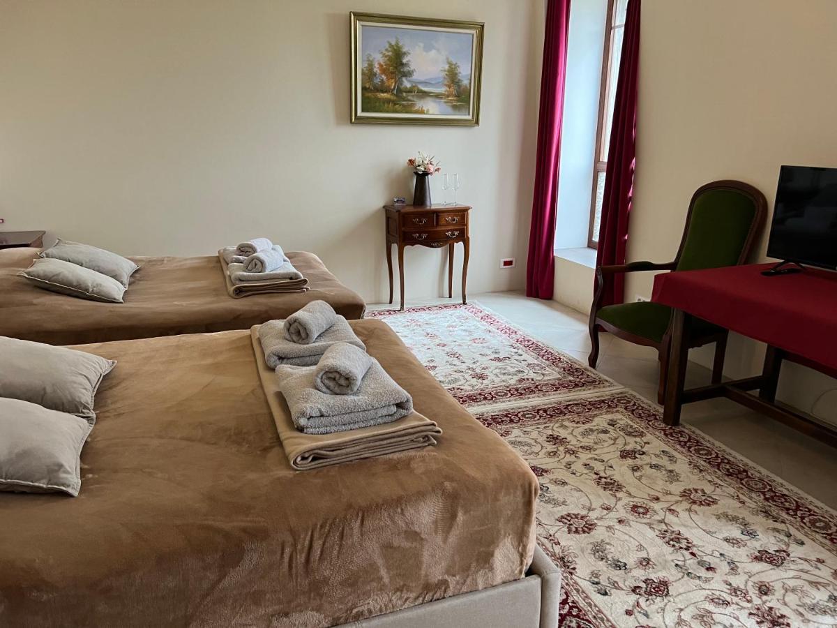 Chateau De Crenille Chaumes-en-Brie Eksteriør billede