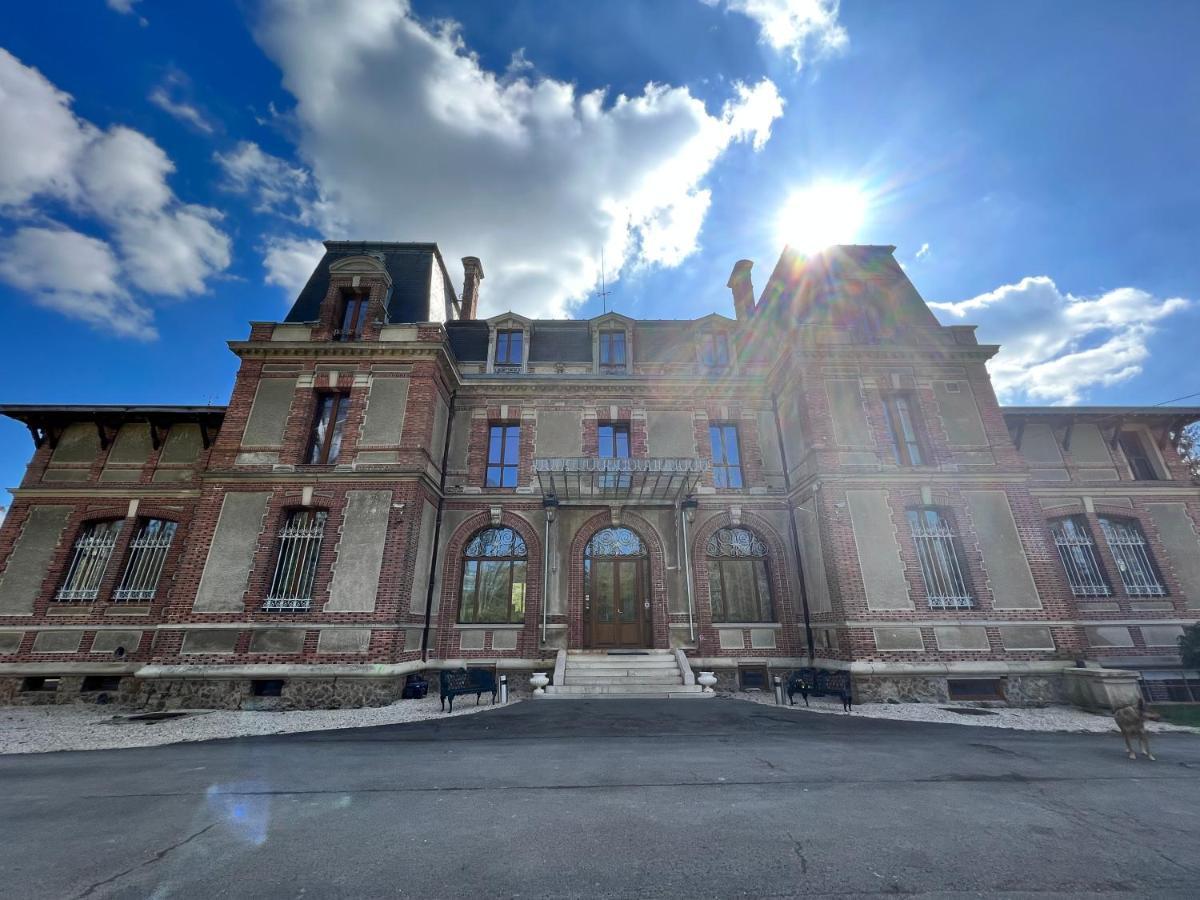Chateau De Crenille Chaumes-en-Brie Eksteriør billede