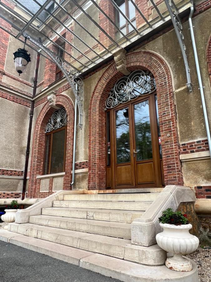 Chateau De Crenille Chaumes-en-Brie Eksteriør billede