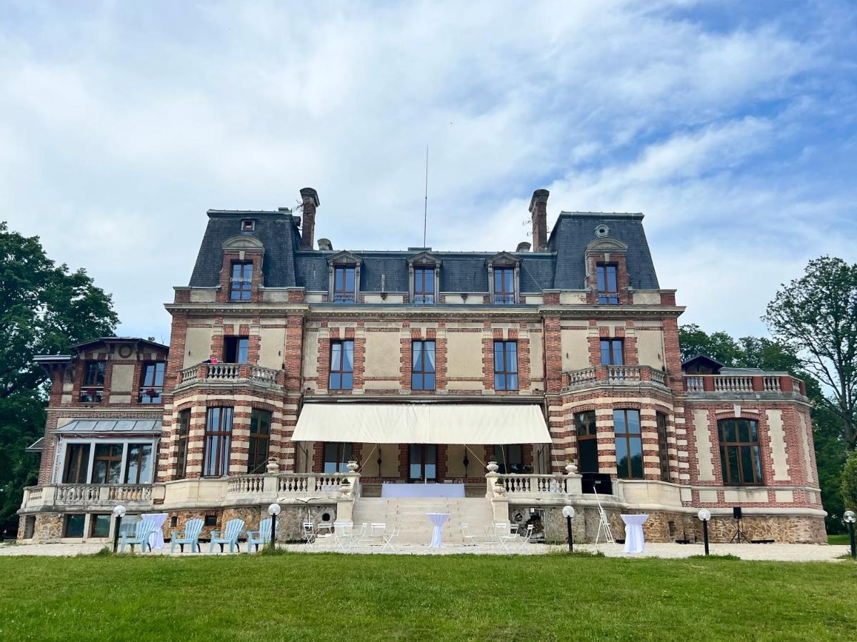 Chateau De Crenille Chaumes-en-Brie Eksteriør billede